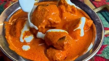 Chicken Tikka Masala served in creamy butter gravy 4